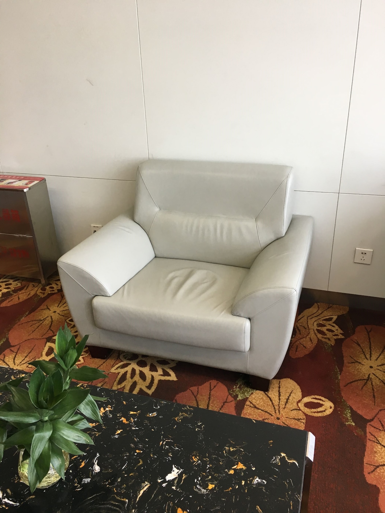 #4 of 5 images of First Class Lounge 2