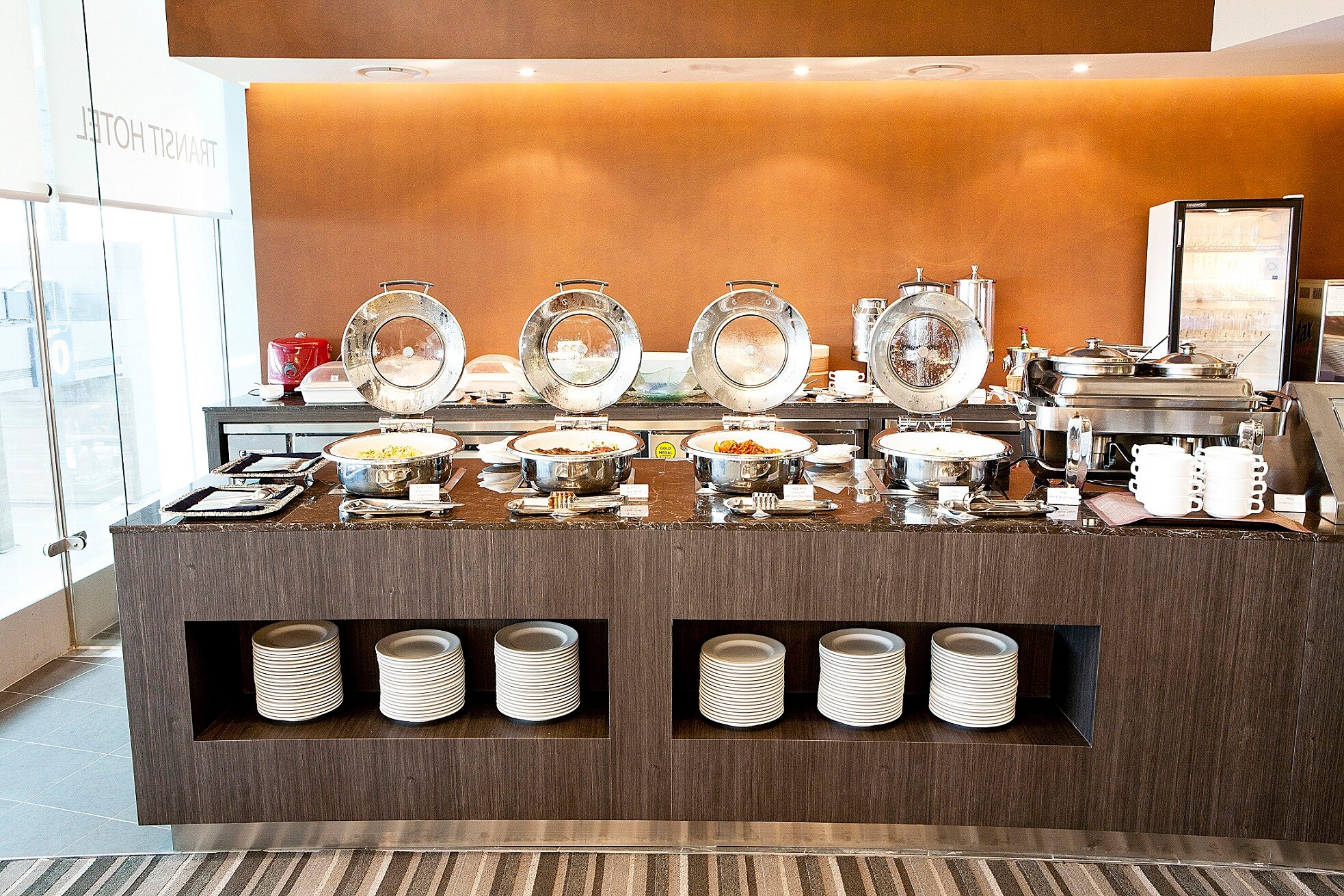 #2 of 5 images of MATINA Lounge East (Gate 11)