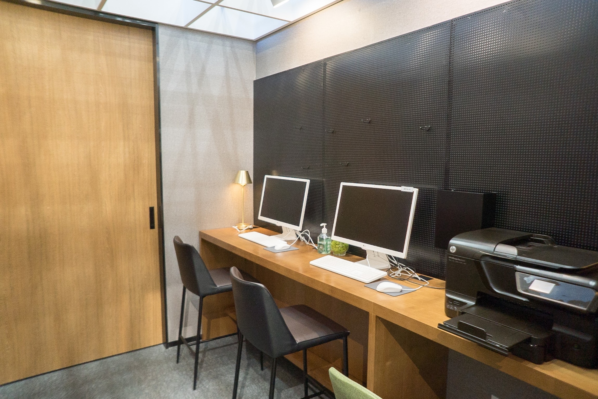 #4 of 5 images of Sky Hub Lounge (Temporarily Closed)