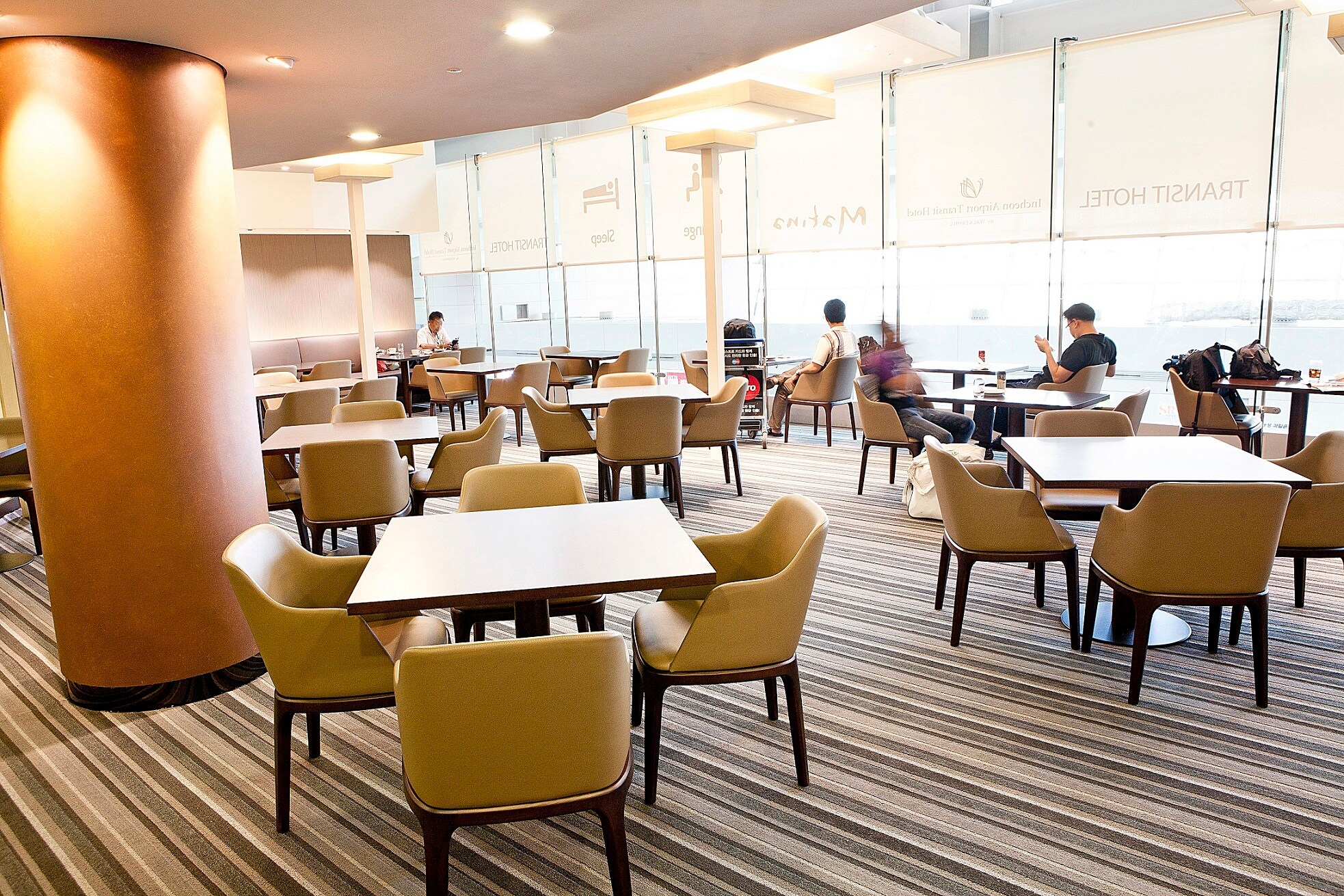 #4 of 5 images of MATINA Lounge East (Gate 11)