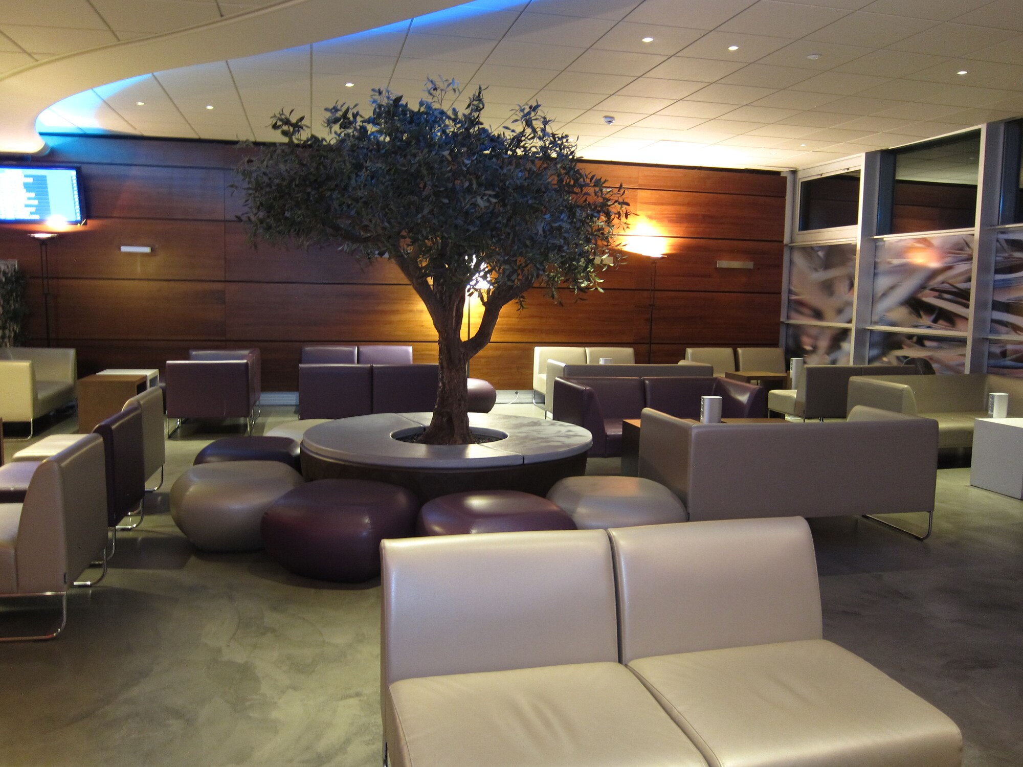 #3 of 5 images of Cezanne Lounge