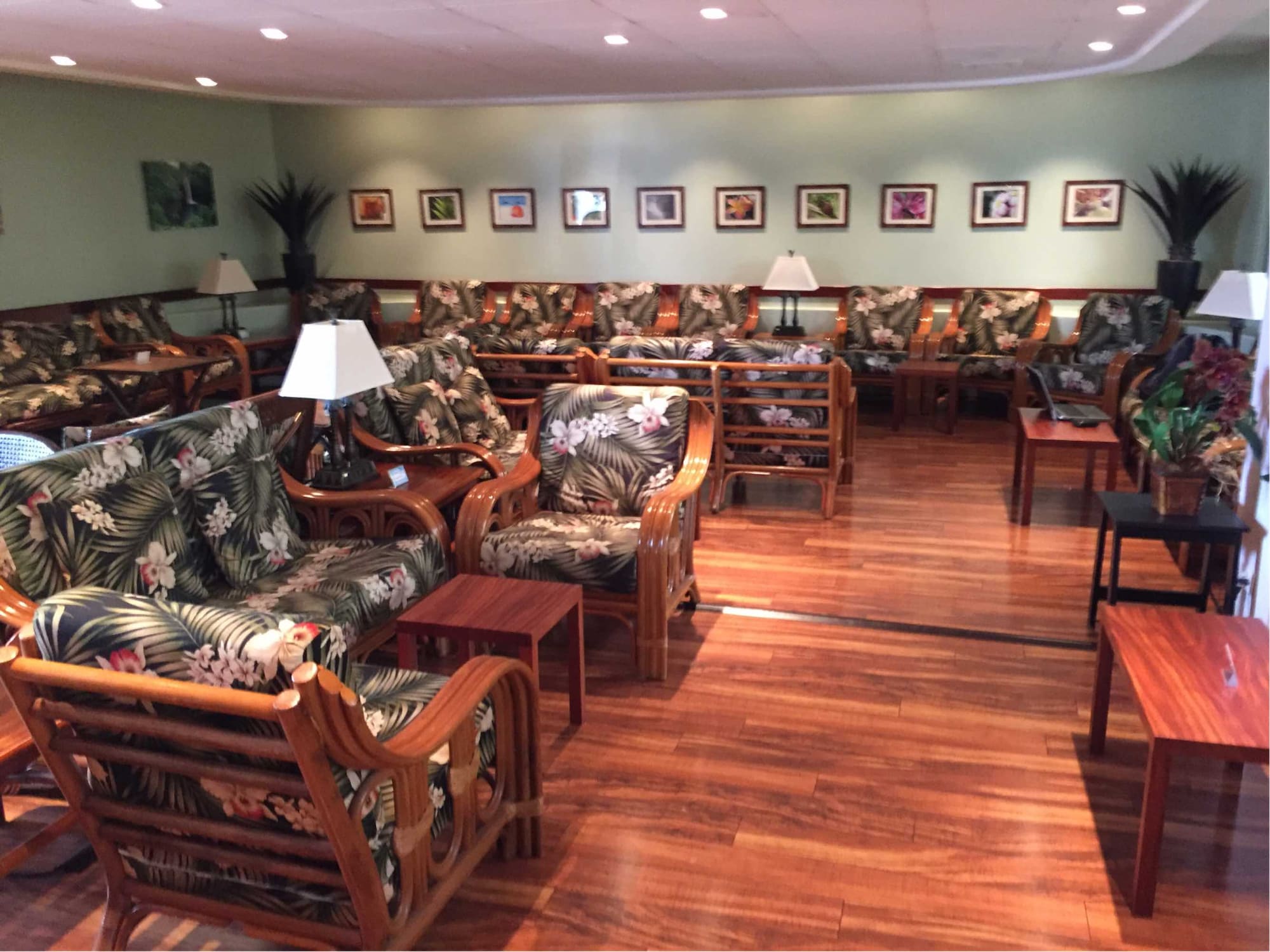 #1 of 5 images of IASS Hawaii Lounge (Temporarily Closed)