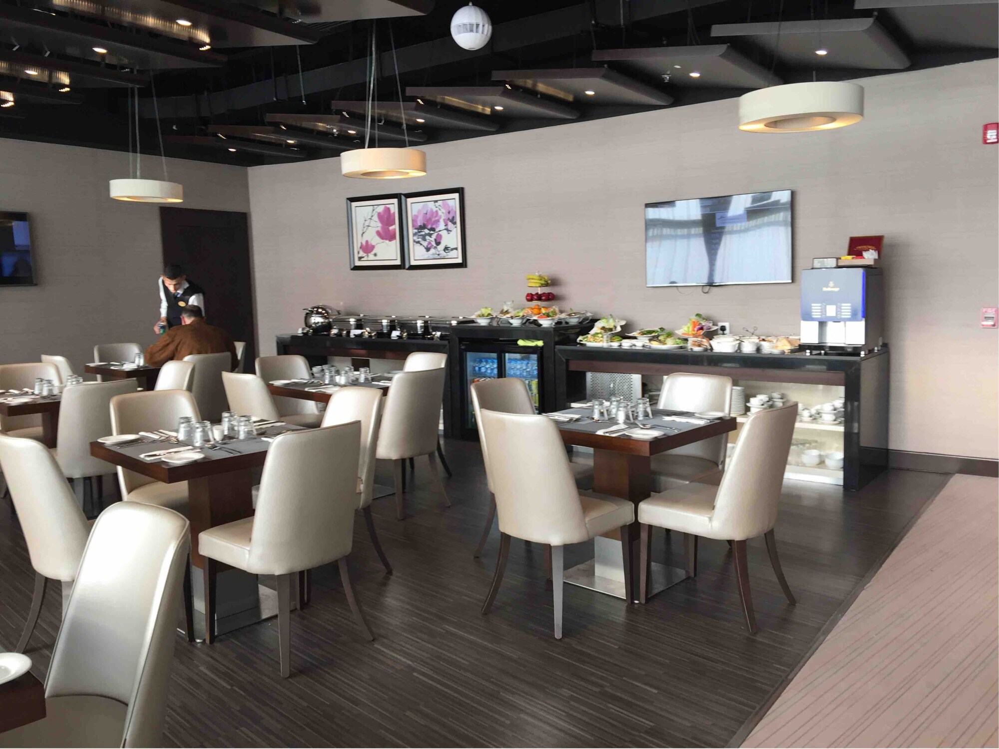 #5 of 5 images of Petra Lounge