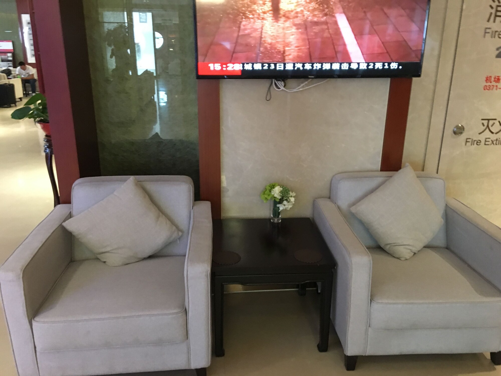 #2 of 5 images of First Class Lounge