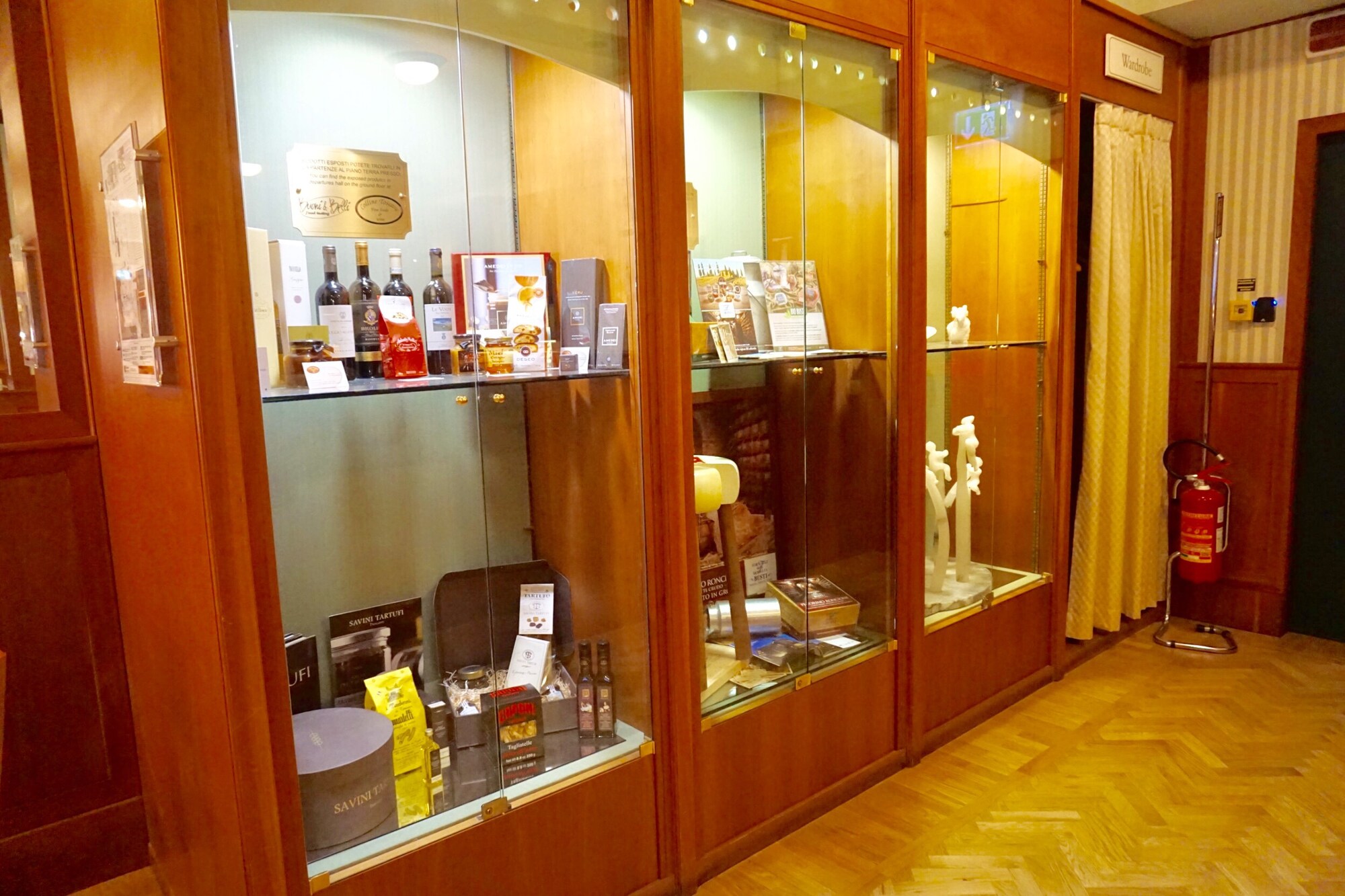 #5 of 5 images of Sala VIP Galilei (Temporarily Closed)