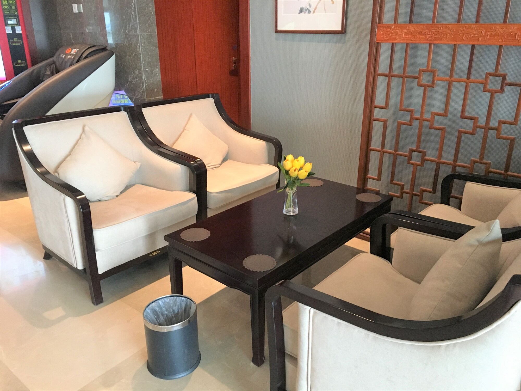 #1 of 5 images of First Class Lounge (Gate 242) (Temporarily Closed)