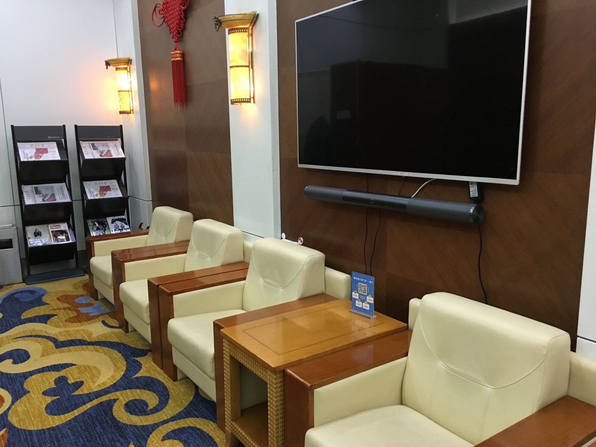 #3 of 5 images of First Class Lounge 7