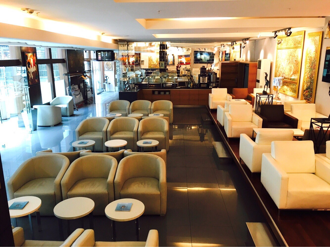 #2 of 5 images of Primeclass Lounge