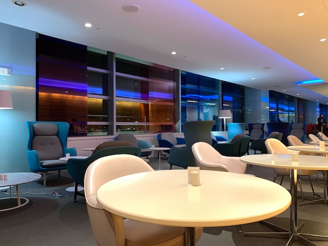 Lounge thumbnail 3