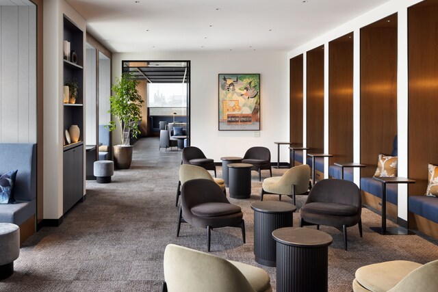 Lounge thumbnail 2