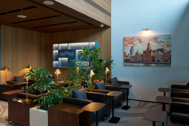 Lounge thumbnail 3