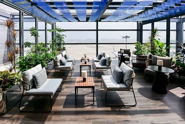 Lounge thumbnail 5