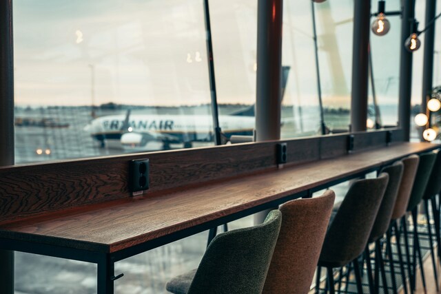 Lounge thumbnail 3