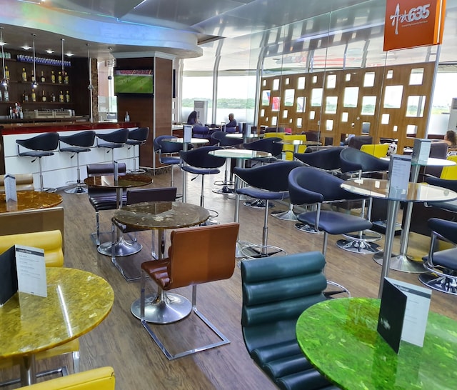 Lounge thumbnail 1