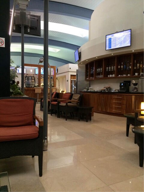 Lounge thumbnail 1