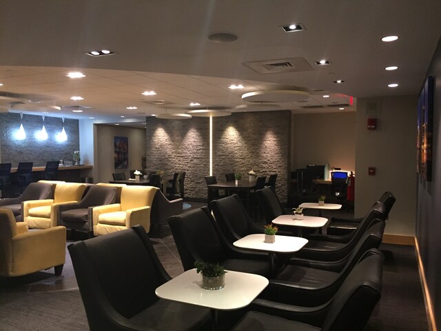 Lounge thumbnail 3