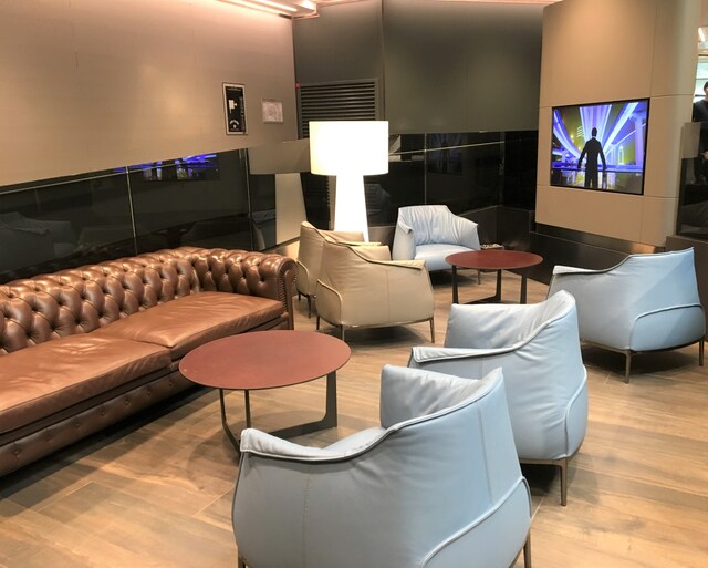 Lounge thumbnail 1