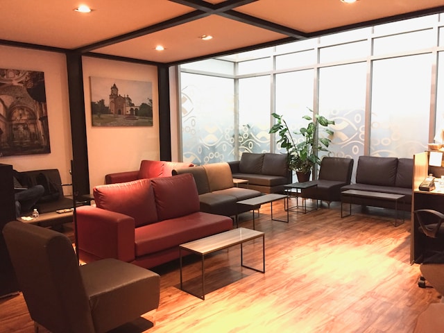 Lounge thumbnail 5