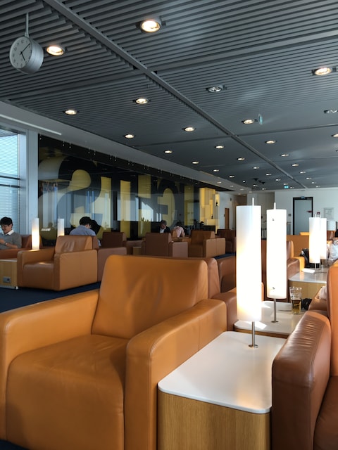 Lounge thumbnail 5
