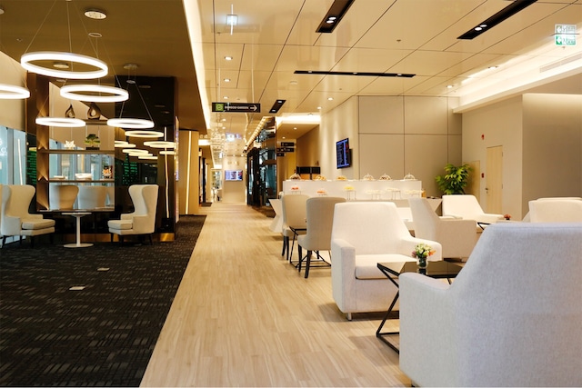 Lounge thumbnail 3