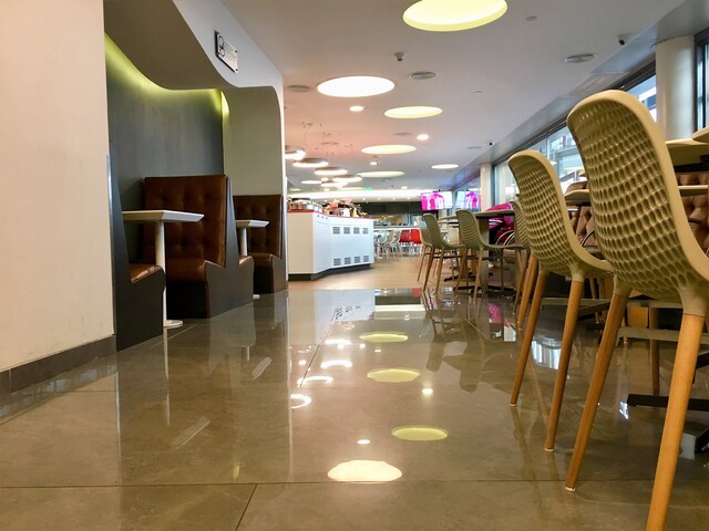 Lounge thumbnail 2