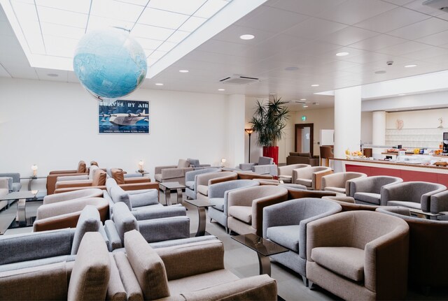 Lounge thumbnail 1