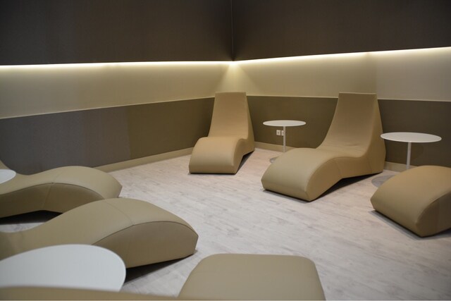 Lounge thumbnail 3