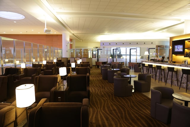 Lounge thumbnail 1