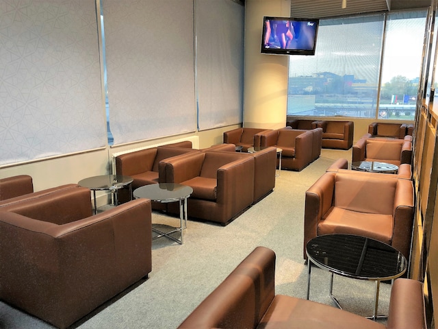 Lounge thumbnail 2