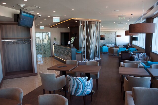Lounge thumbnail 1