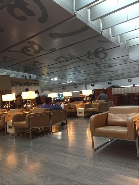 Lounge thumbnail 5