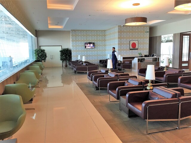 Lounge thumbnail 3