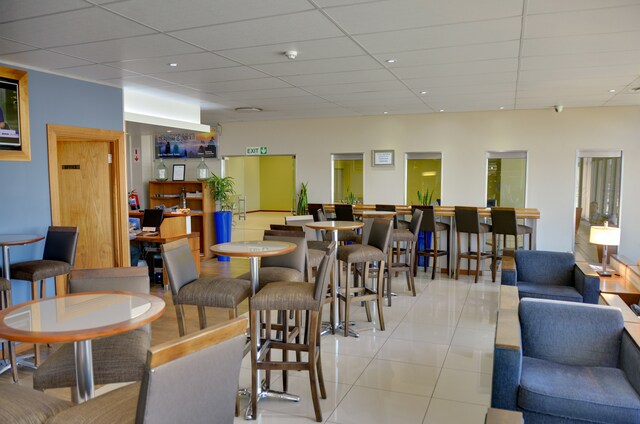 Lounge thumbnail 4
