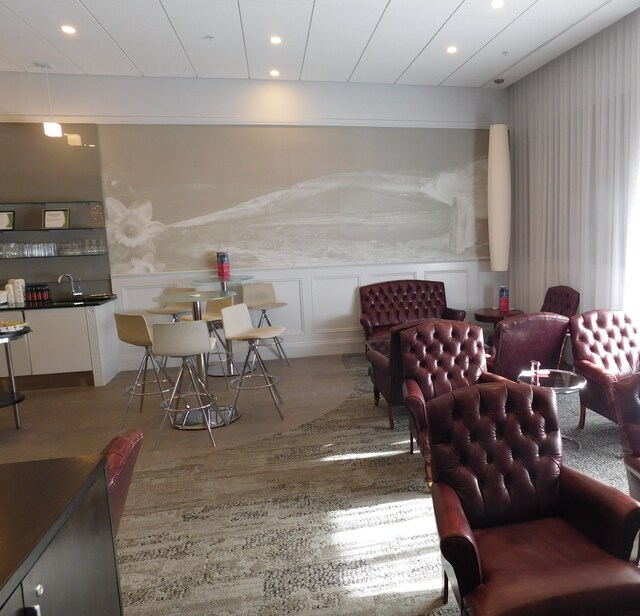 Lounge thumbnail 5