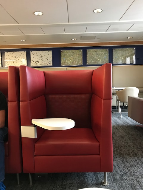 Lounge thumbnail 3