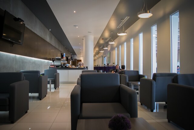 Lounge thumbnail 5