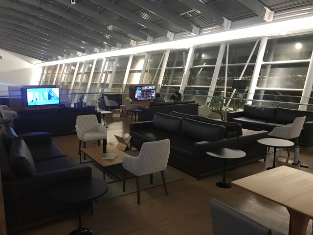 Lounge thumbnail 1