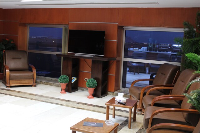Lounge thumbnail 4
