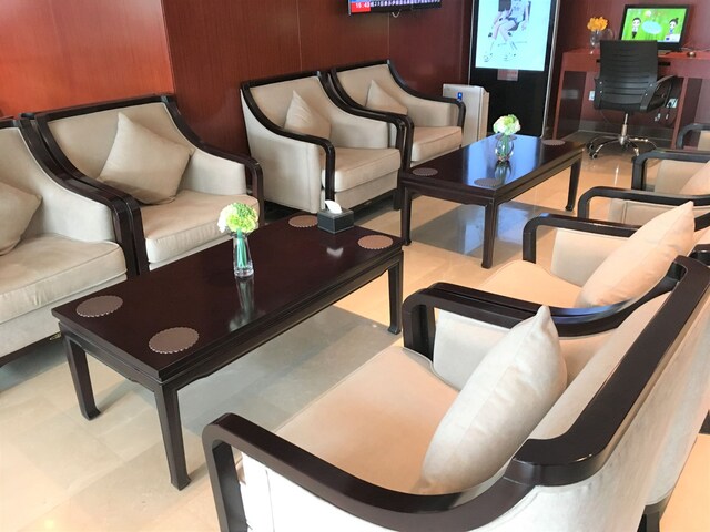 Lounge thumbnail 3