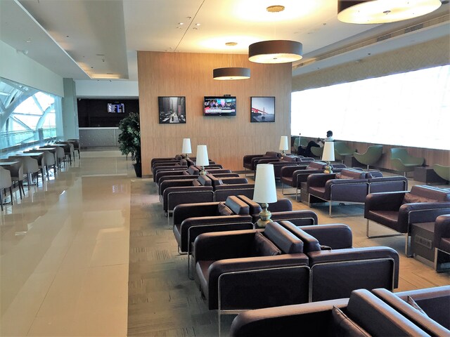 Lounge thumbnail 2