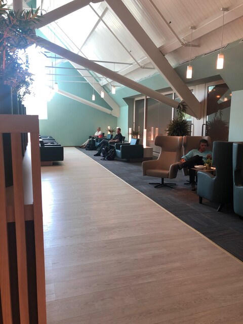 Lounge thumbnail 3