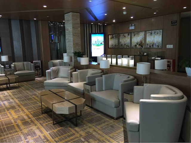Lounge thumbnail 1
