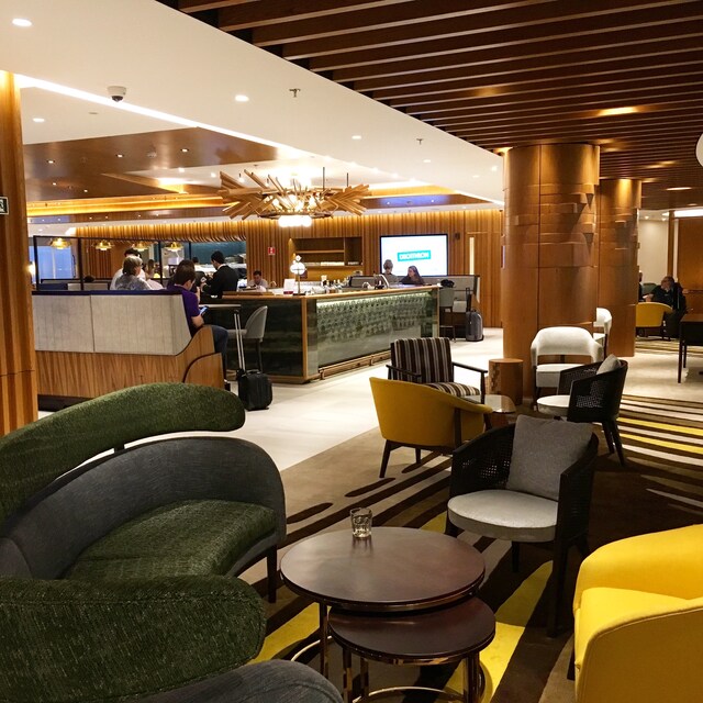 Lounge thumbnail 2