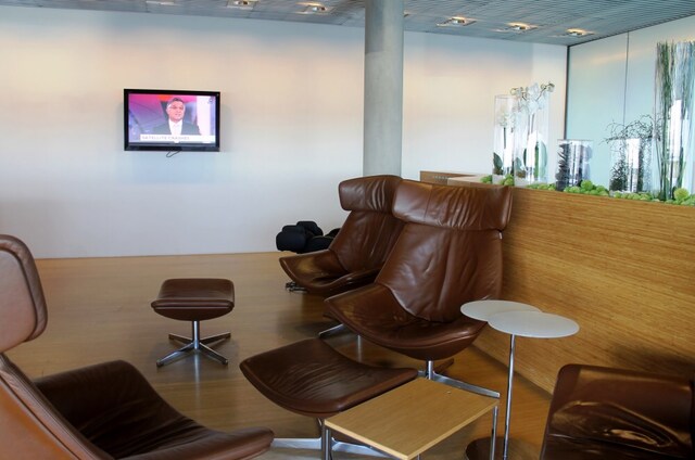 Lounge thumbnail 4