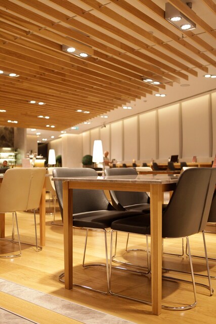Lounge thumbnail 2