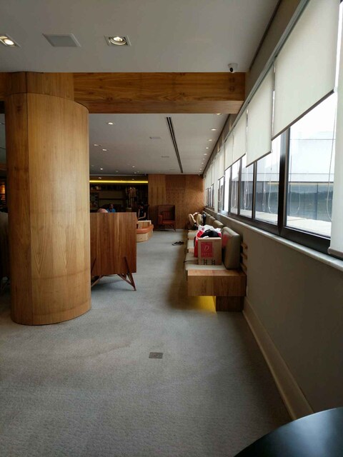 Lounge thumbnail 5