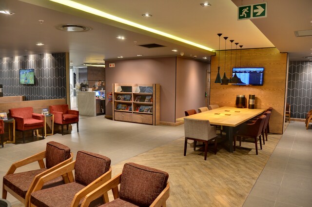 Lounge thumbnail 1