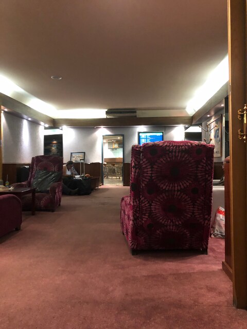 Lounge thumbnail 1
