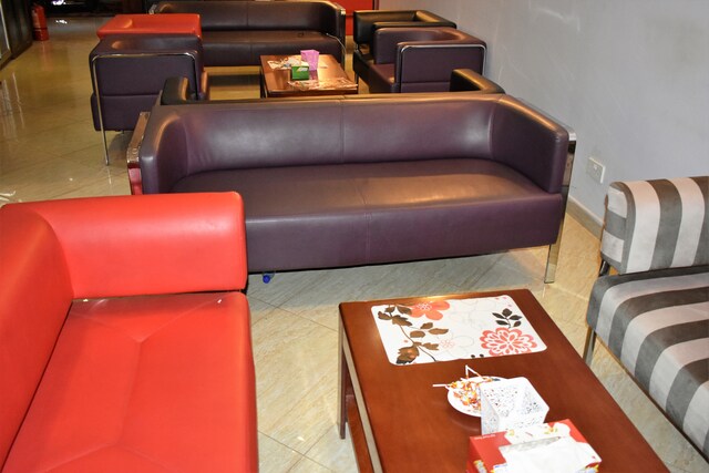Lounge thumbnail 2