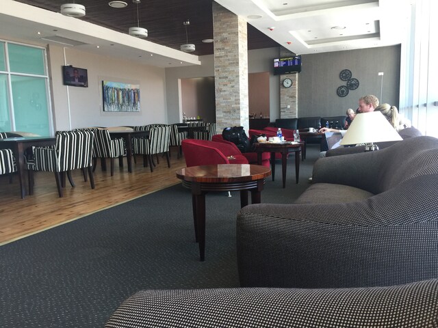 Lounge thumbnail 4